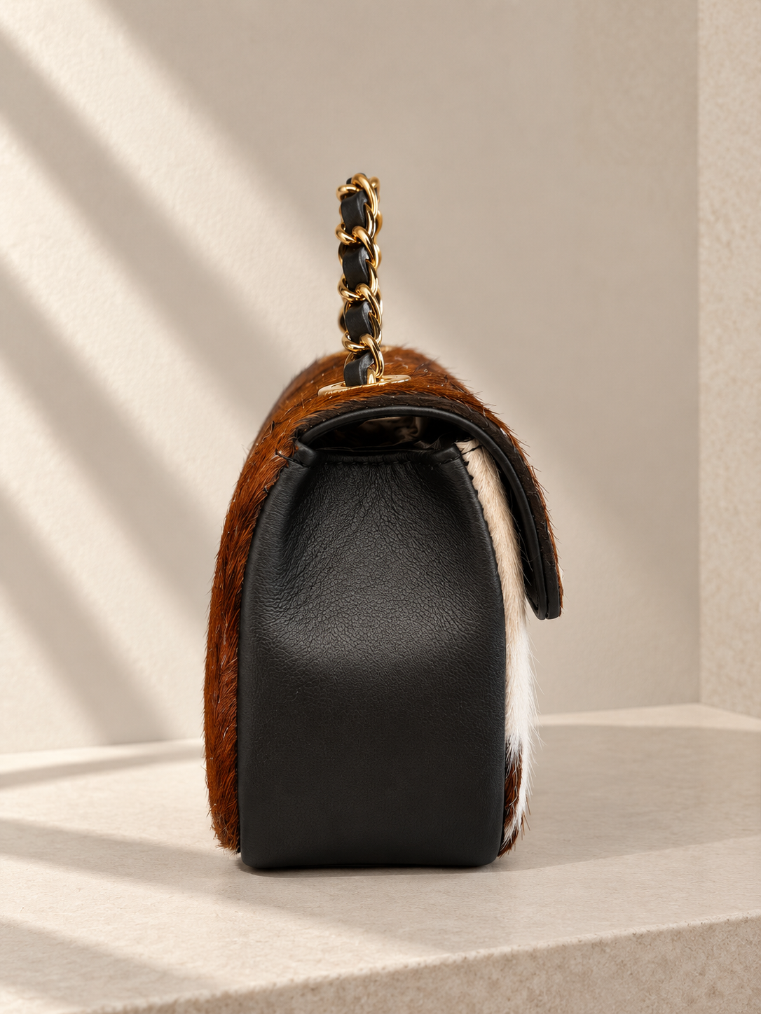Borsa Donna in Vera Pelle e Pelo Bovina, Borsa a Spalla con Catena Dorata e Chiusura Gold – Made in Italy
