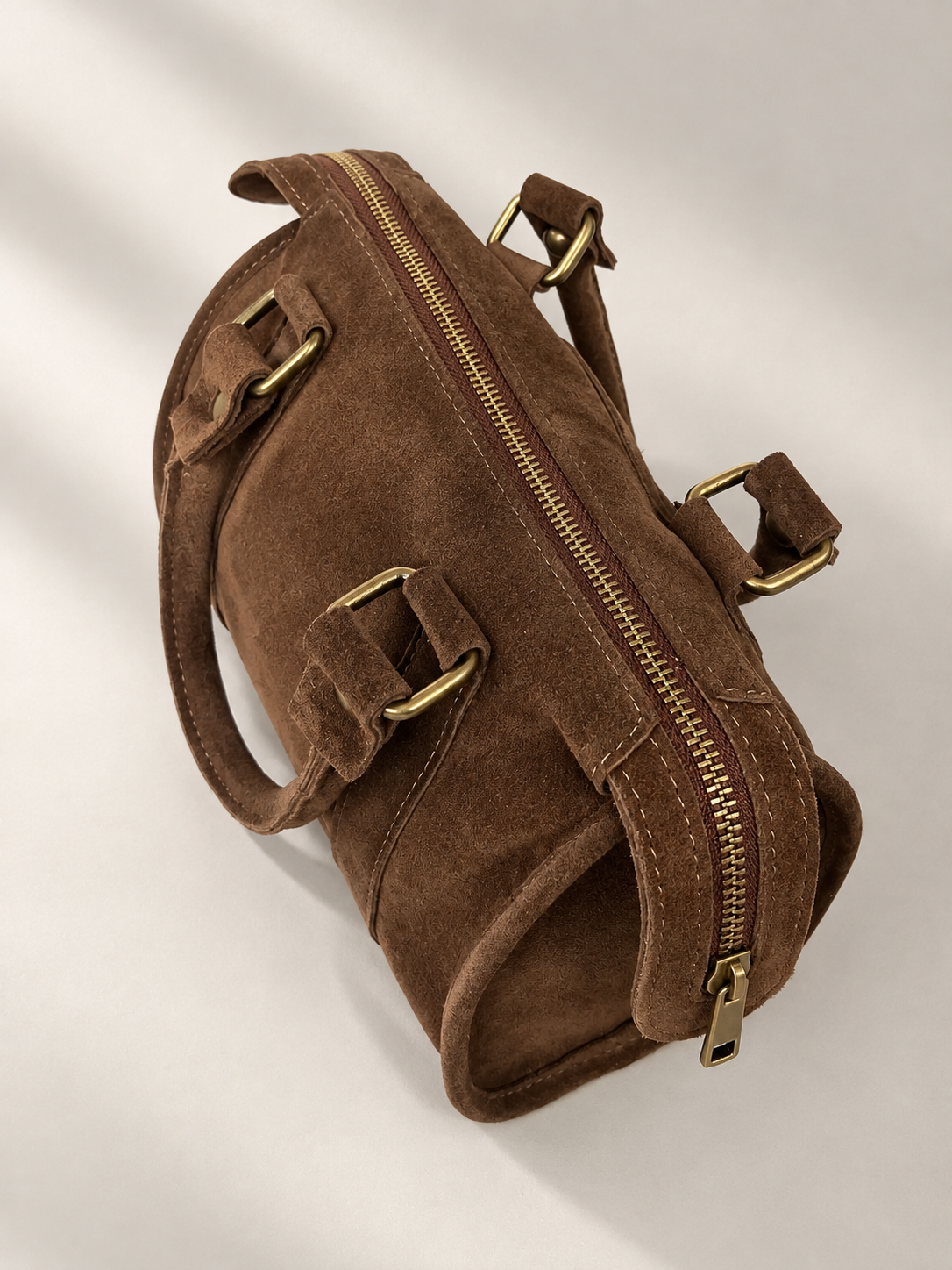 Borsa a Mano in Vera Pelle Scamosciata Made in Italy – Bauletto Vintage con Dettagli Dorati e Tracolla Regolabile