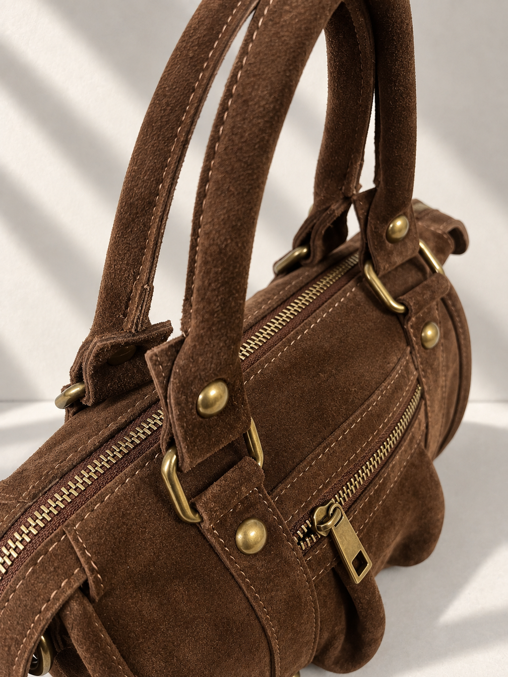 Borsa a Mano in Vera Pelle Scamosciata Made in Italy – Bauletto Vintage con Dettagli Dorati e Tracolla Regolabile