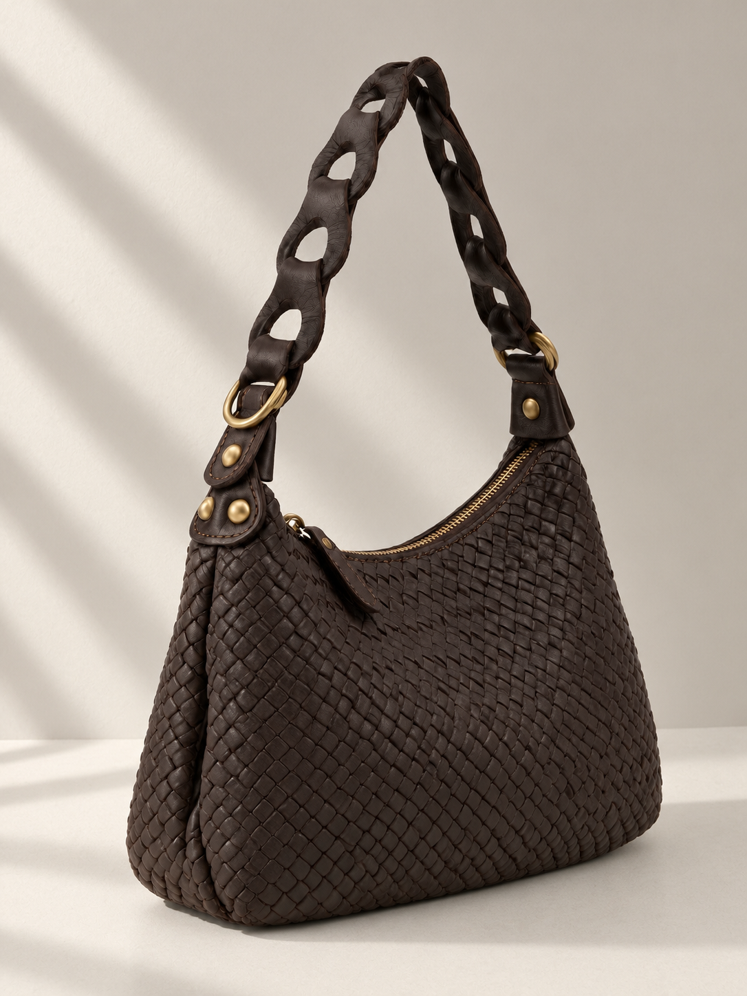 Borsa a Spalla in Pelle Intrecciata Made in Italy con Tracolla Intrecciata e Chiusura con Cerniera