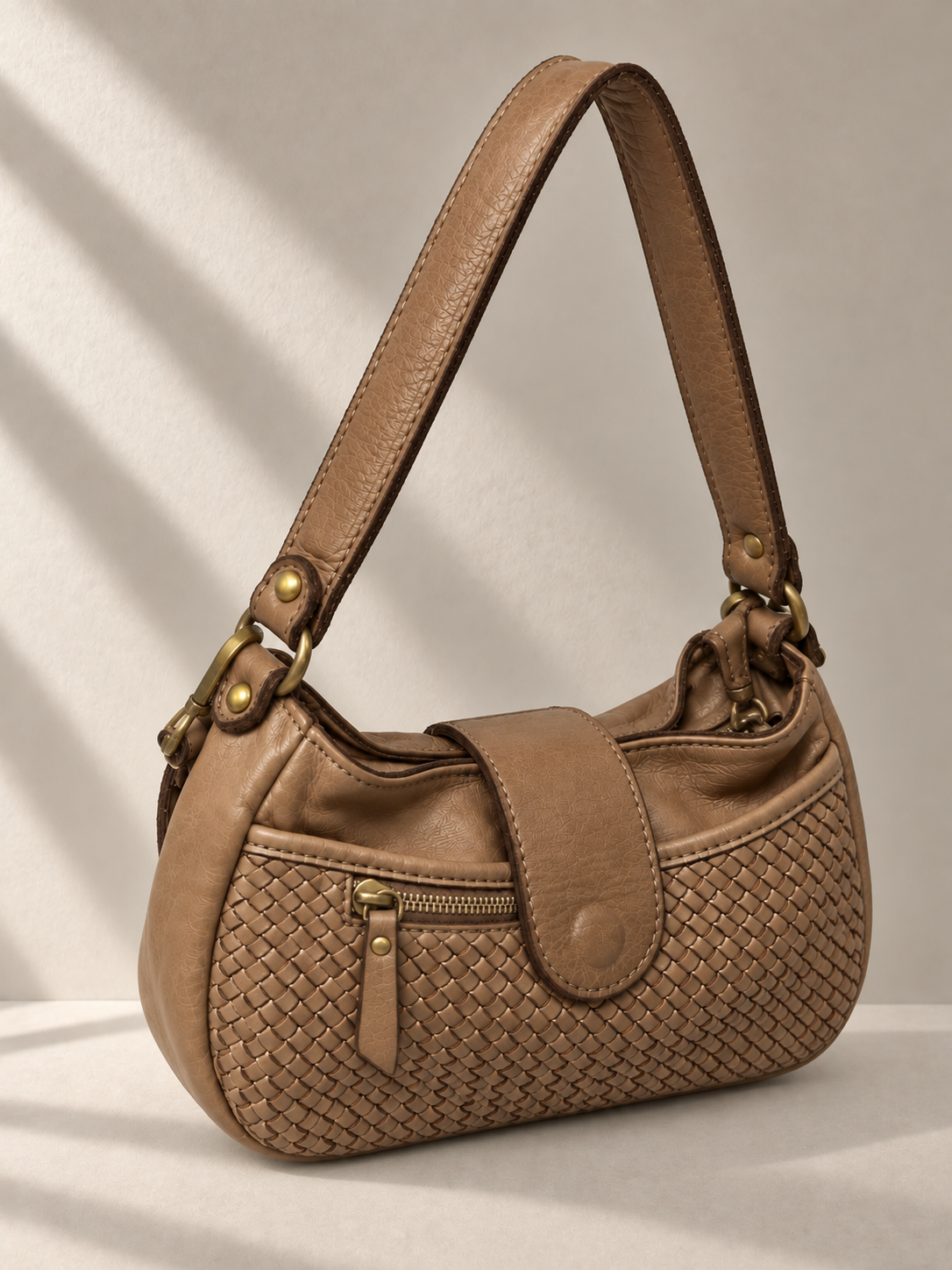 Borsa in Pelle Intrecciata a Mano da Spalla e a Tracolla con Tasca Frontale