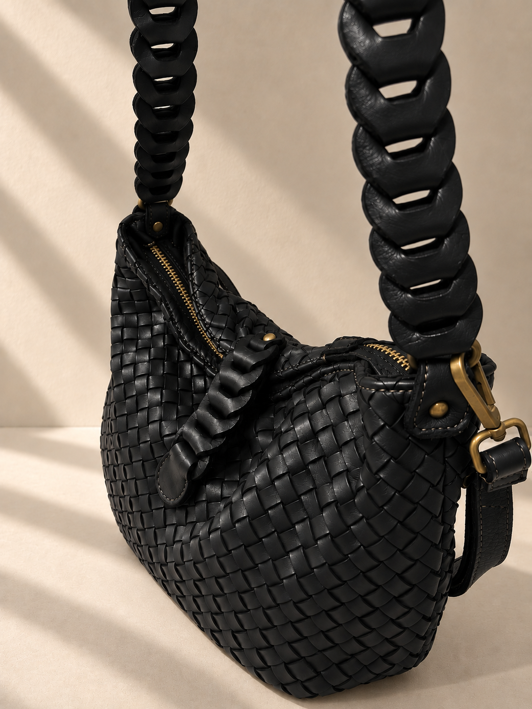 Borsa a Spalla in Pelle Intrecciata a Mano con Tracolla a Catena Regolabile