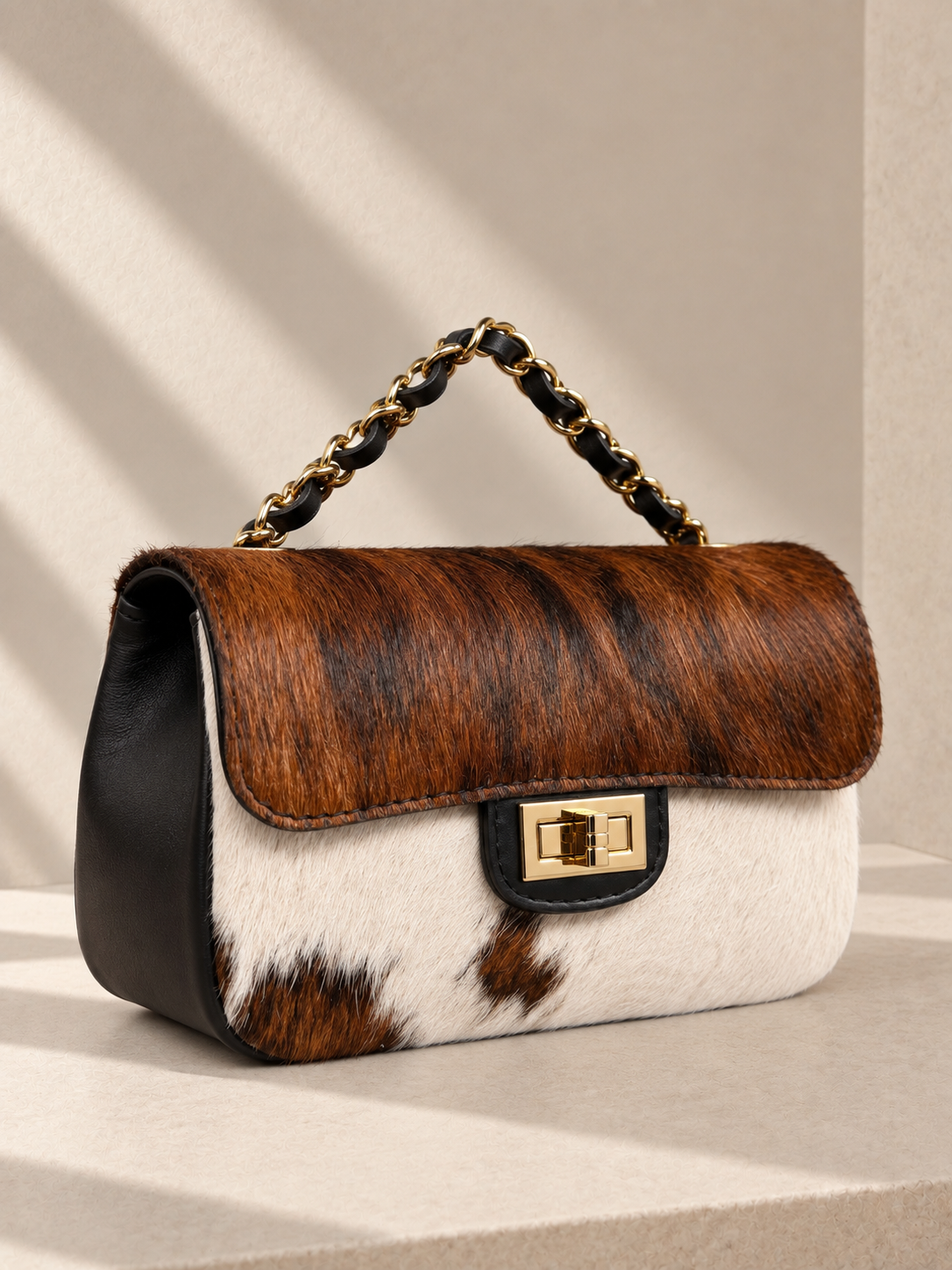 Borsa Donna in Vera Pelle e Pelo Bovina, Borsa a Spalla con Catena Dorata e Chiusura Gold – Made in Italy